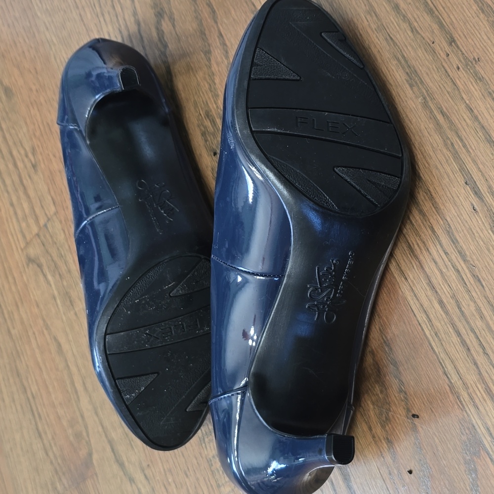 Life Stride Navy Patent Leather Heels - Picture 6 of 6